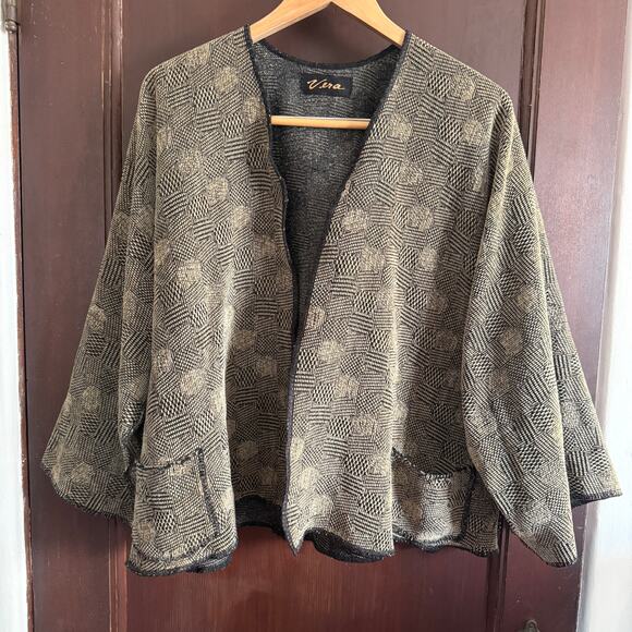 Vintage Vera Taupe and Black Textured Artsy Cropped Kimono Art to wear One Size - Picture 2 of 6